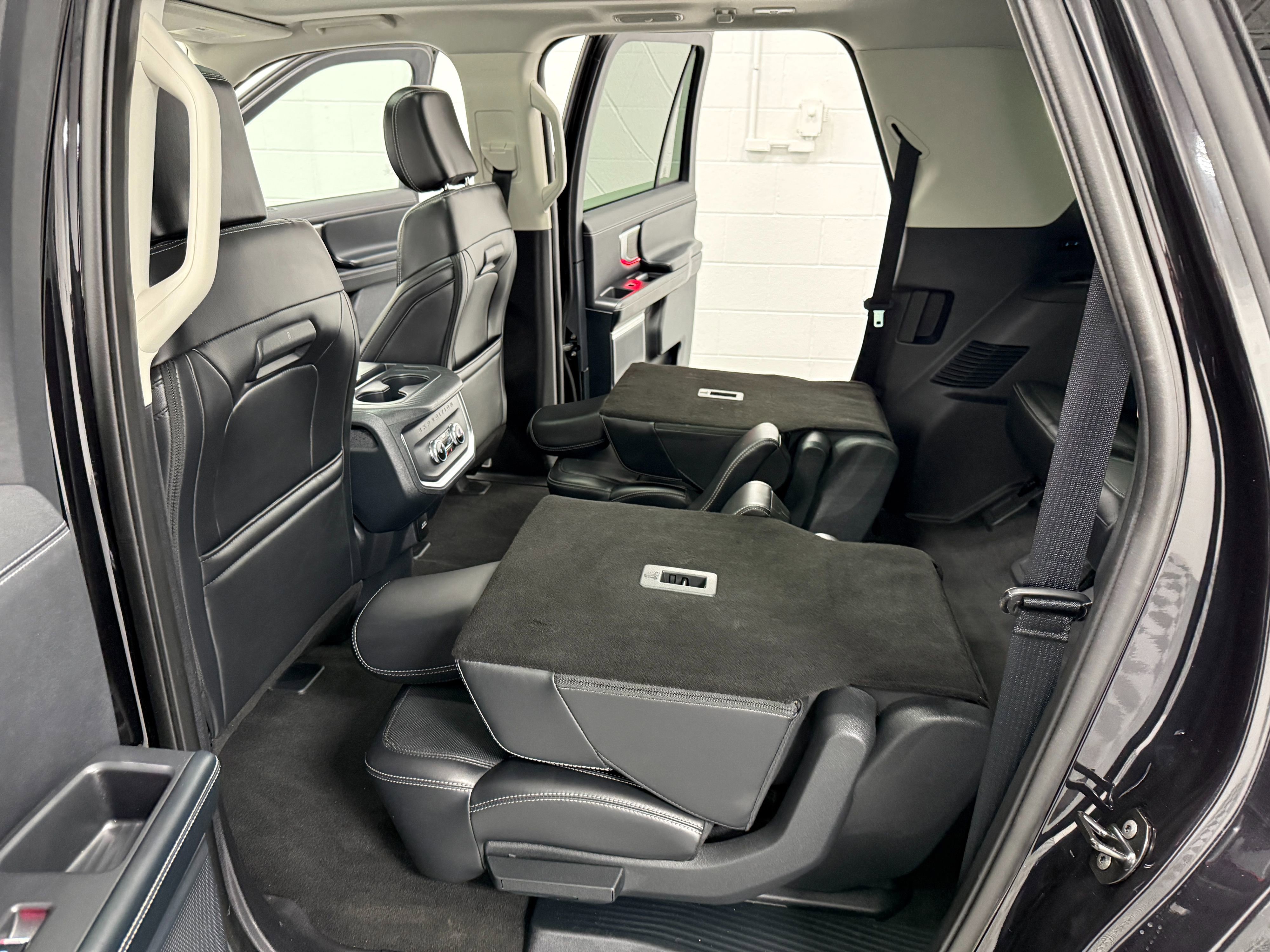 Used 2025 Ford Expedition Max Platinum AWD/4WD image 18