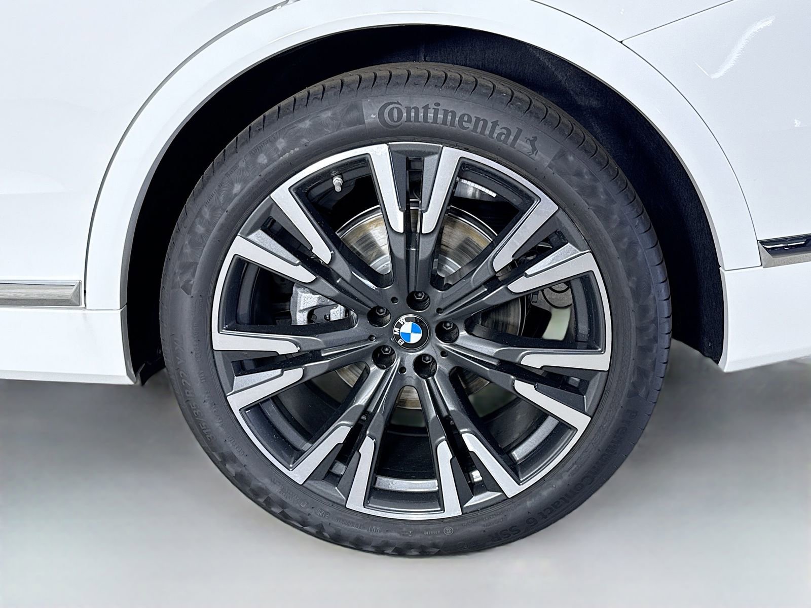 Used 2026 BMW X7 xDrive40i w/ Premium Package image 34