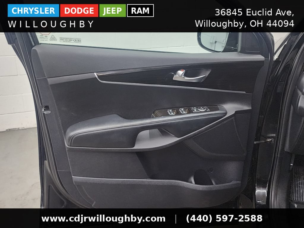 Used 2020 Kia Sorento LX FWD image 11