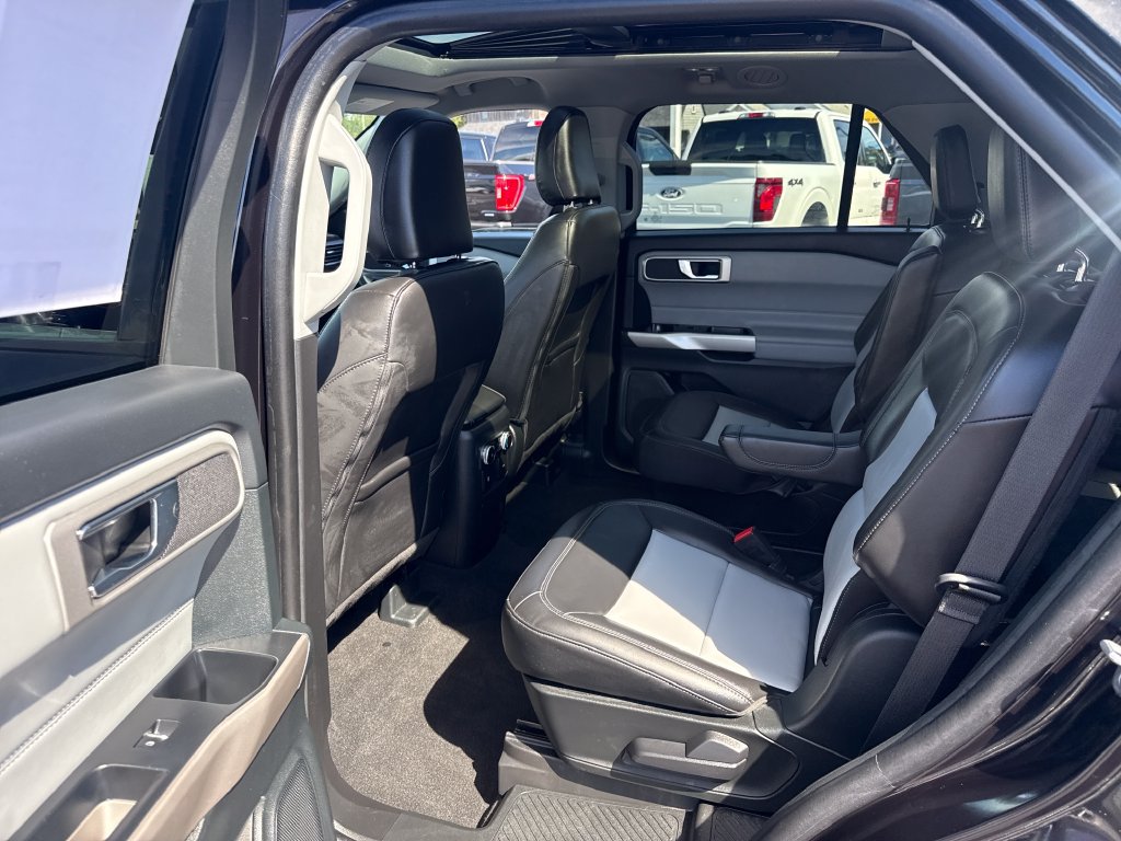 Used 2024 Ford Explorer XLT w/ Equipment Group 202A AWD/4WD image 17