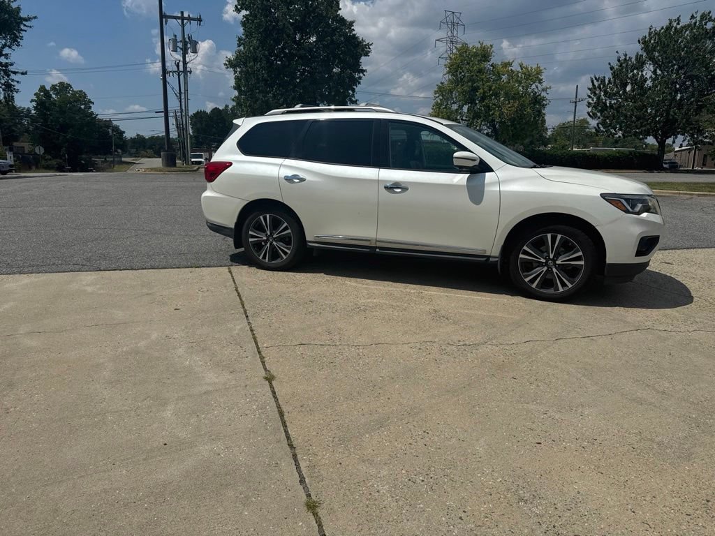 Used 2018 Nissan Pathfinder Platinum AWD/4WD image 10