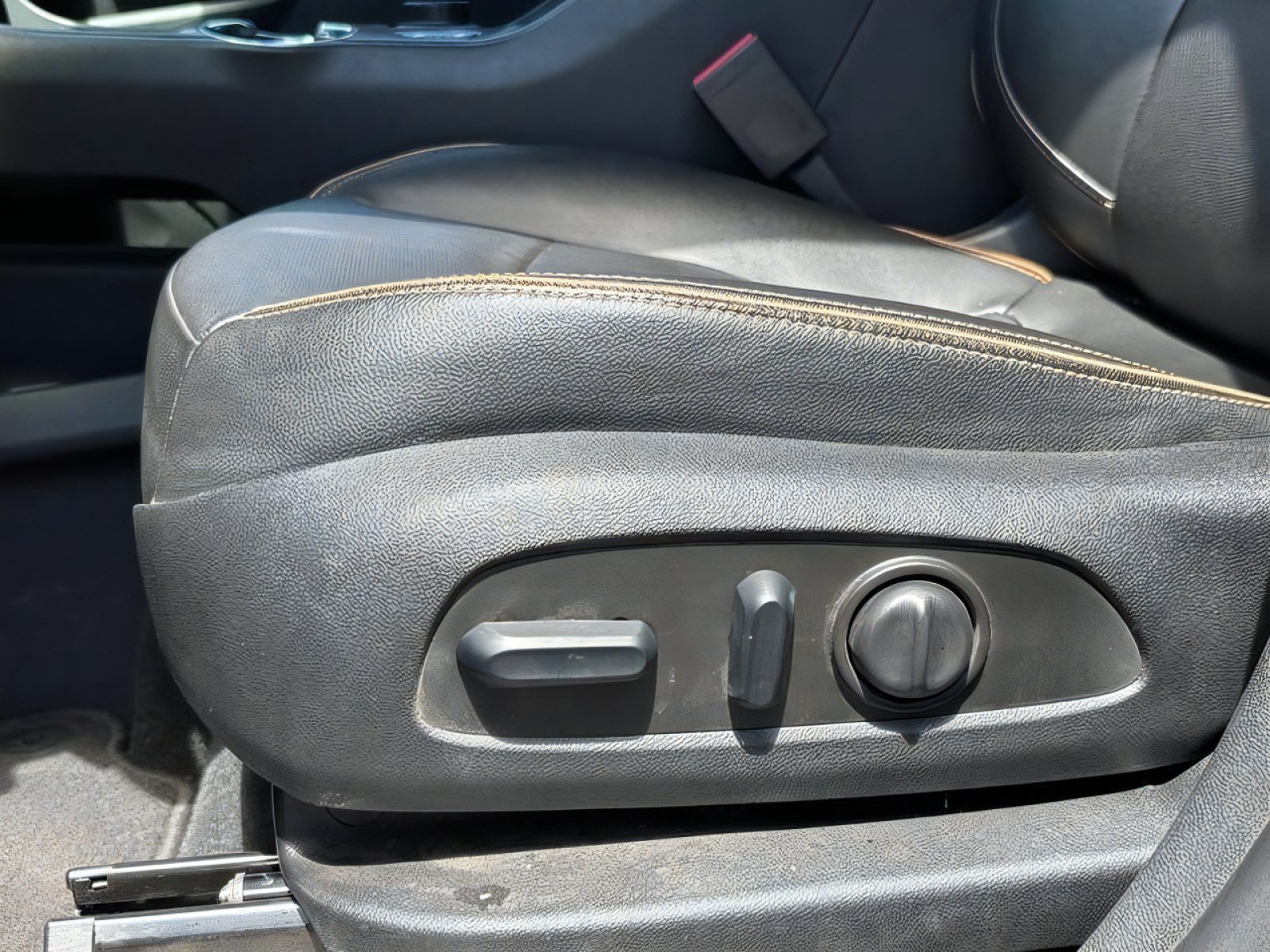Used 2024 GMC Terrain AT4 AWD/4WD image 28