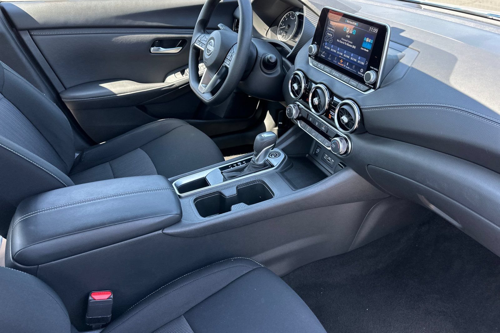 Used 2025 Nissan Sentra SV FWD image 19