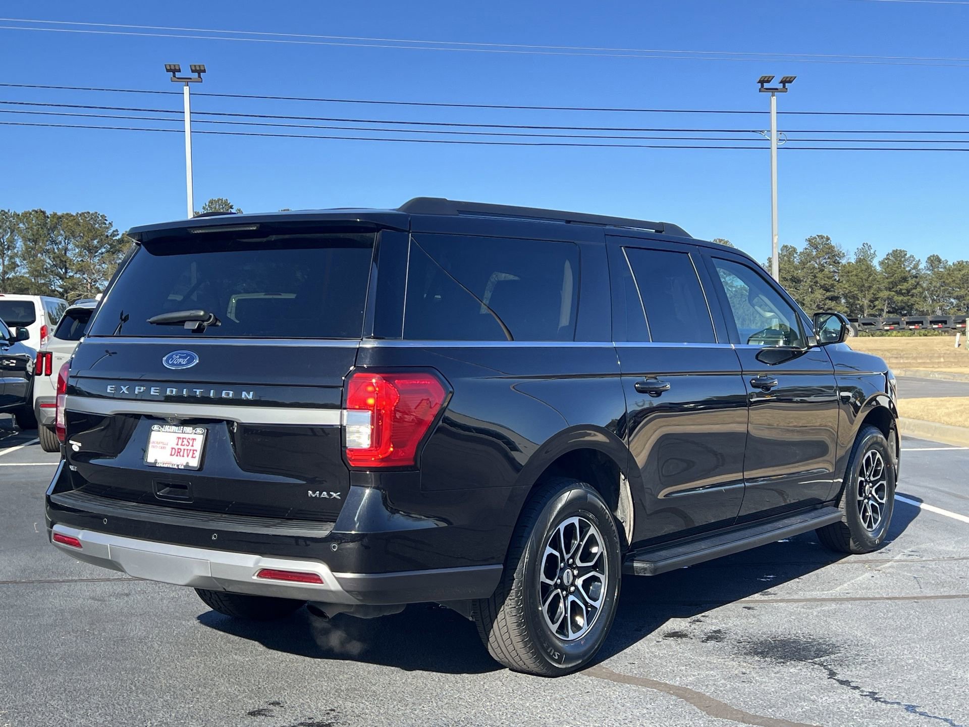 Certified 2024 Ford Expedition Max XLT image 3