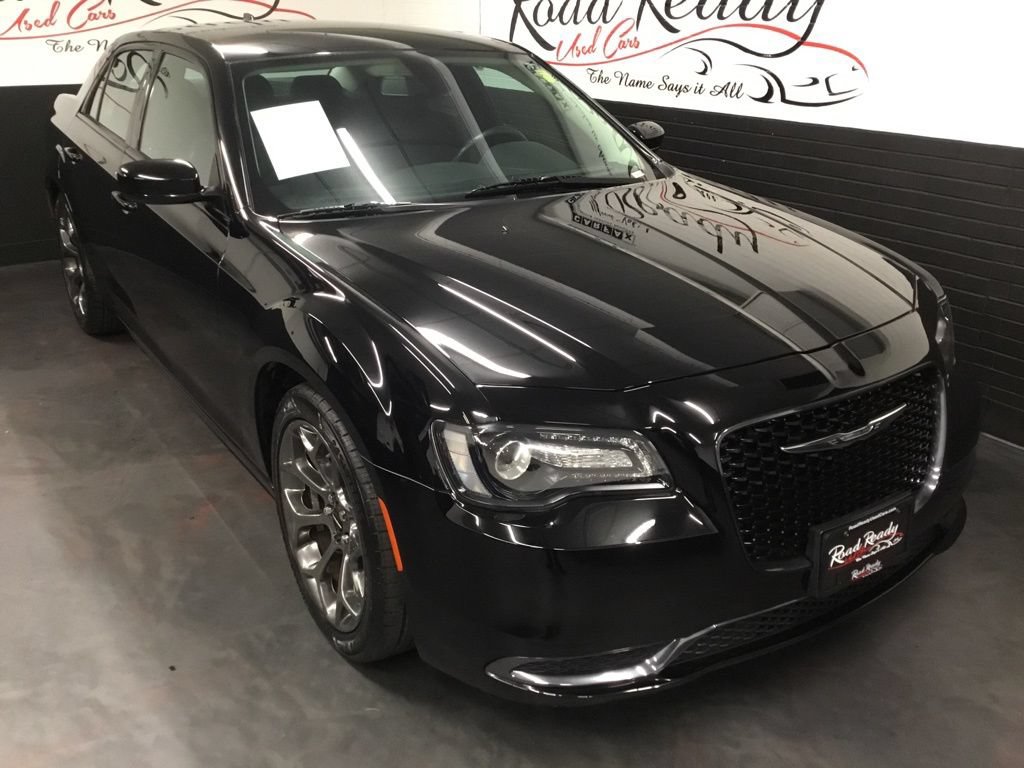 Used 2018 Chrysler 300 Touring w/ Sport Appearance Package RWD image 2