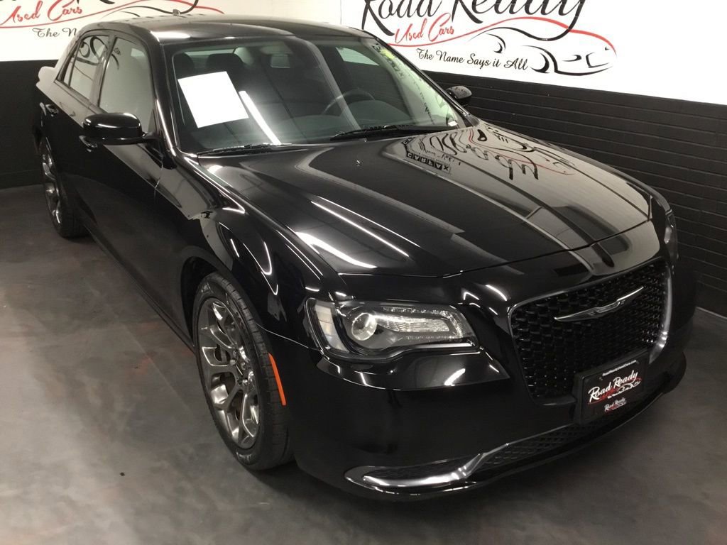 Used 2018 Chrysler 300 Touring w/ Sport Appearance Package RWD image 2