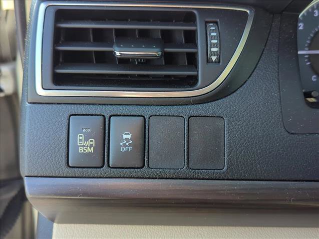 Used 2017 Toyota Camry XLE w/ Moonroof Package image 14