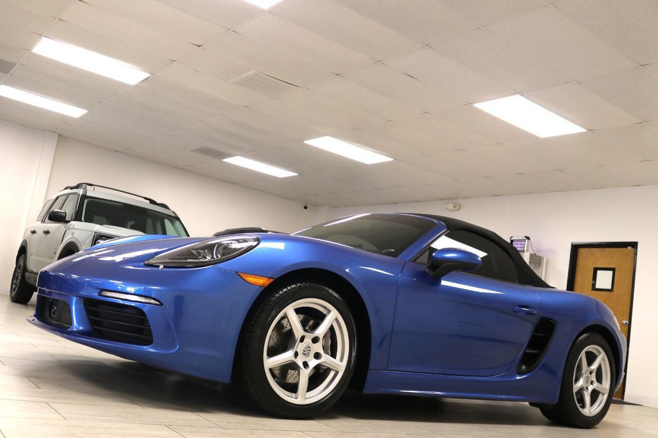 Used 2018 Porsche 718 Boxster RWD image 11