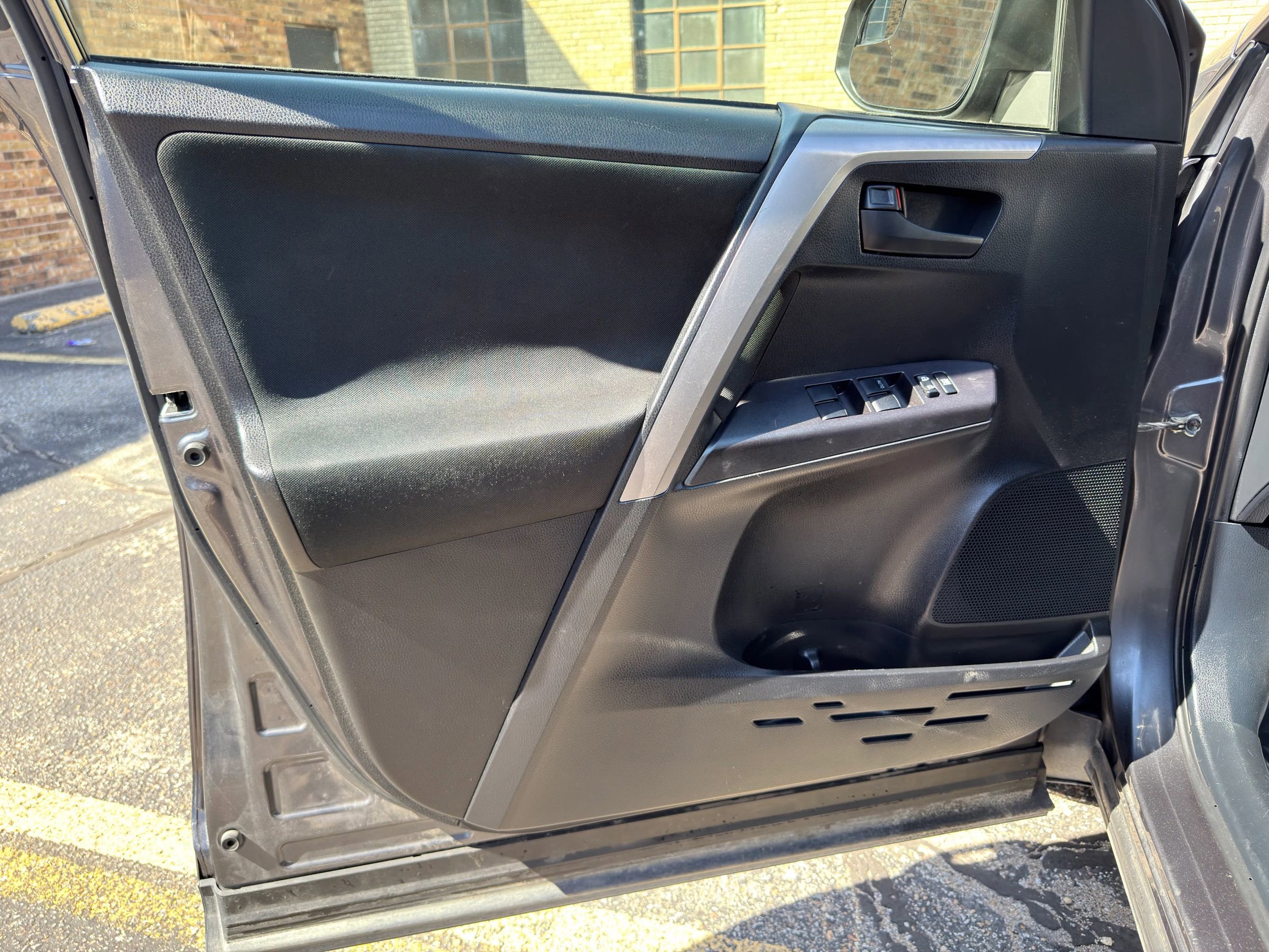 Used 2018 Toyota RAV4 LE image 24