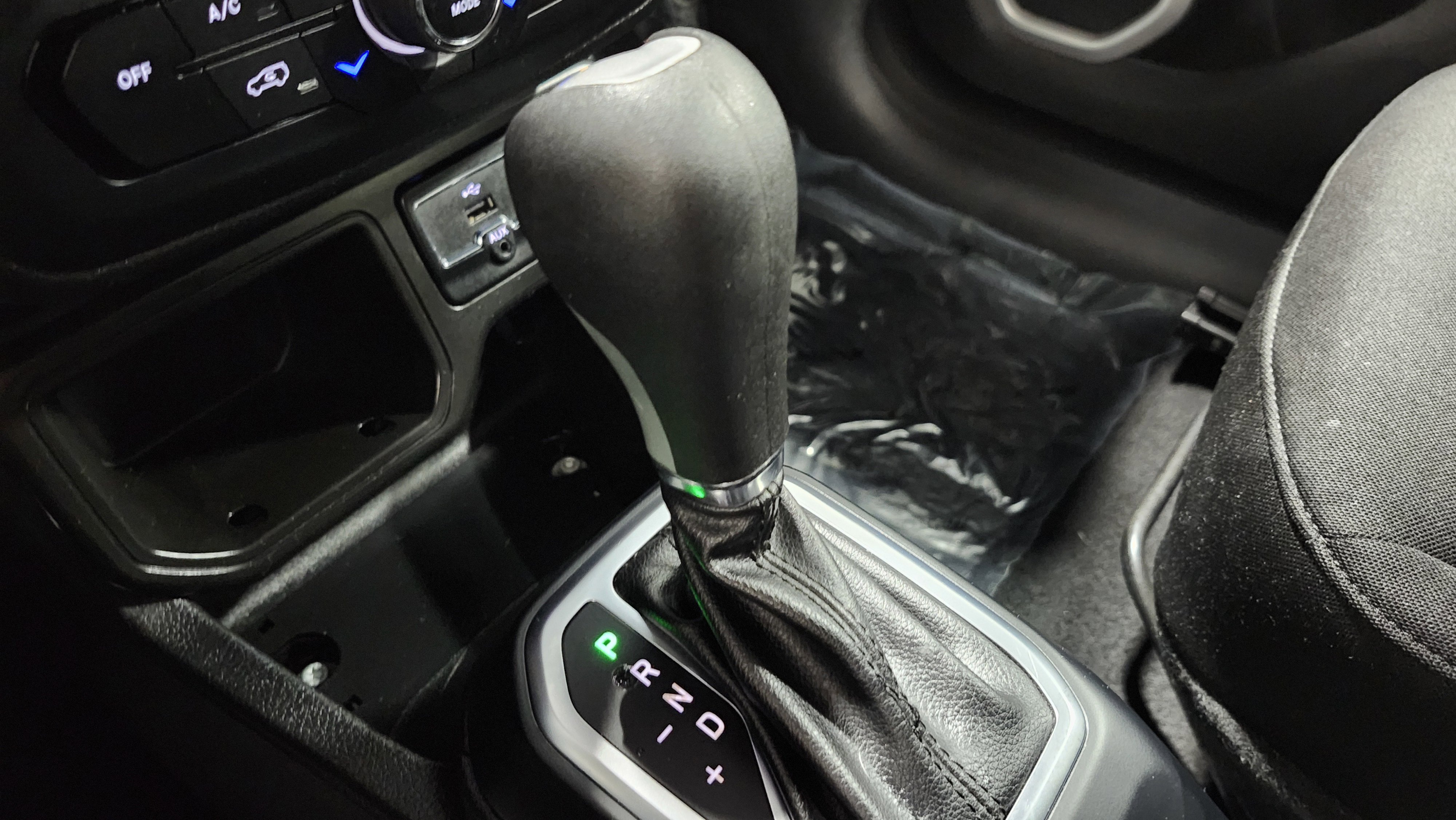 Used 2019 Jeep Renegade Latitude w/ Cold Weather Group image 29