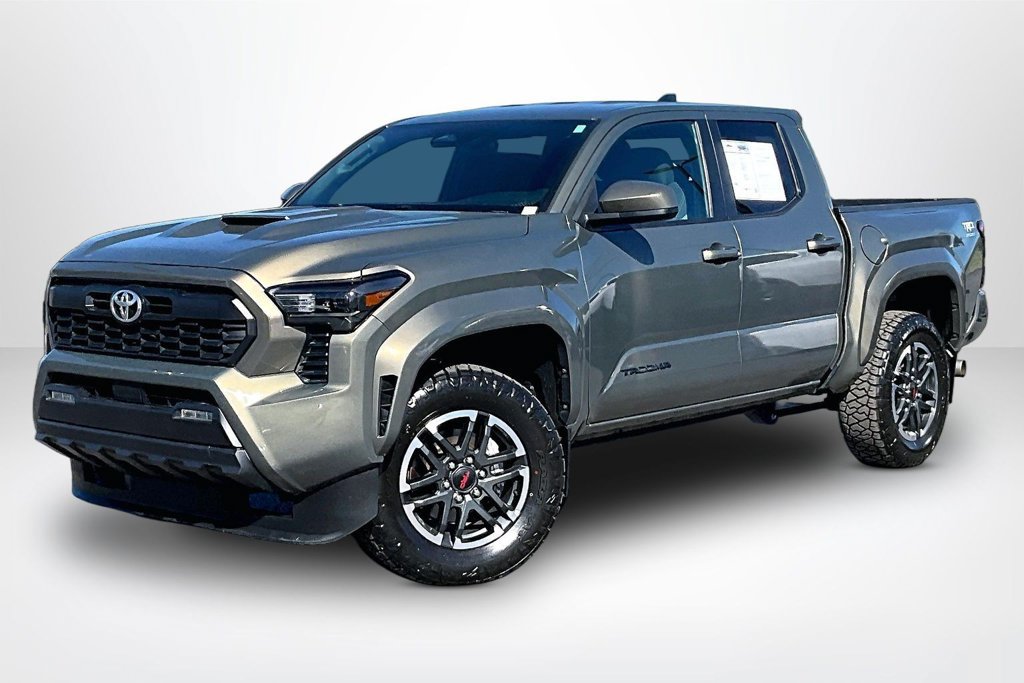 Used 2024 Toyota Tacoma TRD Sport AWD/4WD image 3