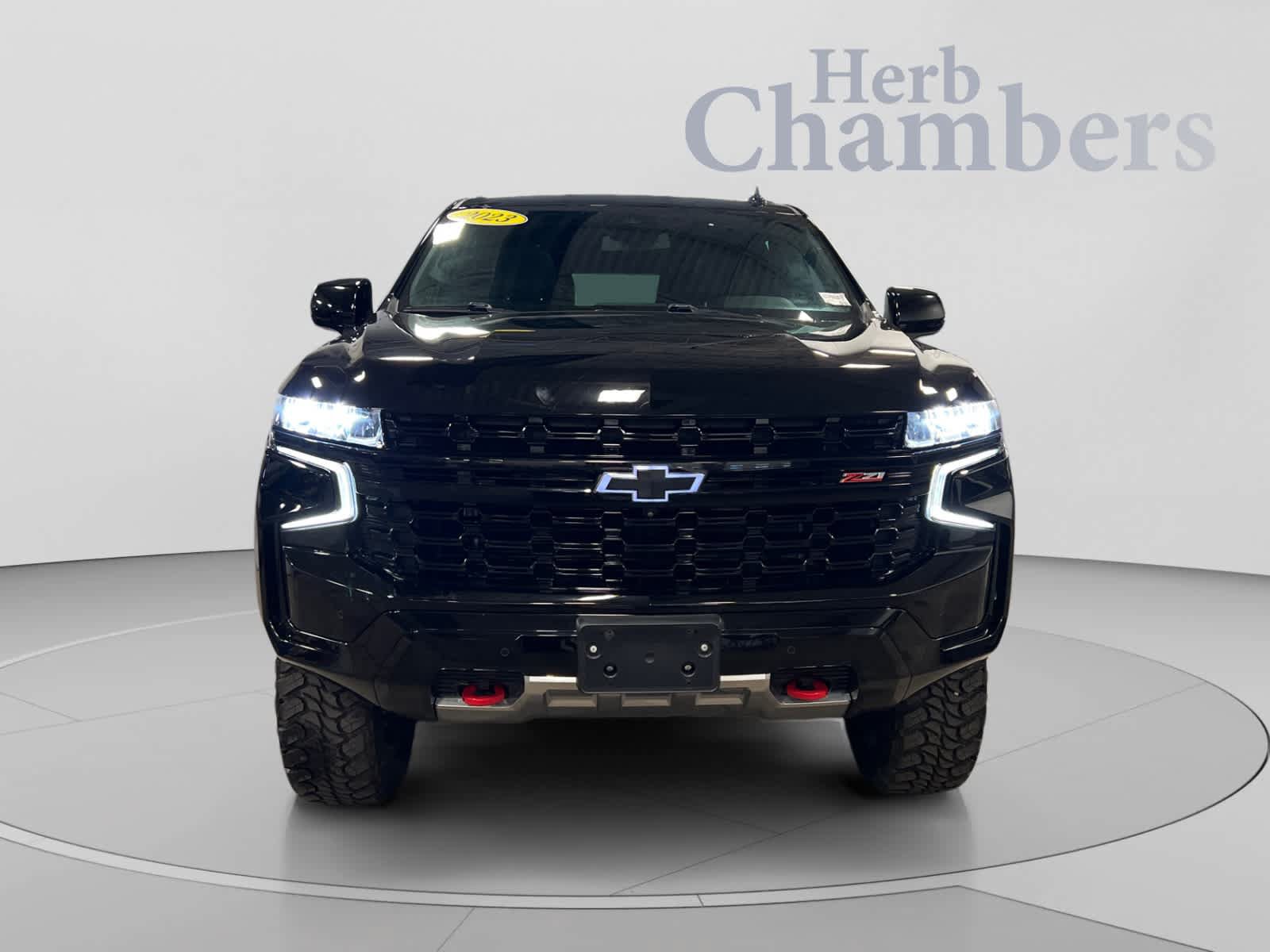 Used 2023 Chevrolet Tahoe Z71 w/ Luxury Package AWD/4WD image 2