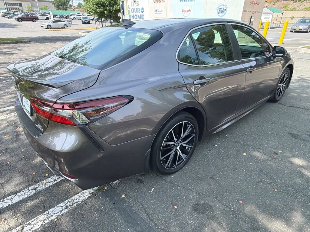 Used 2024 Toyota Camry SE FWD image 6