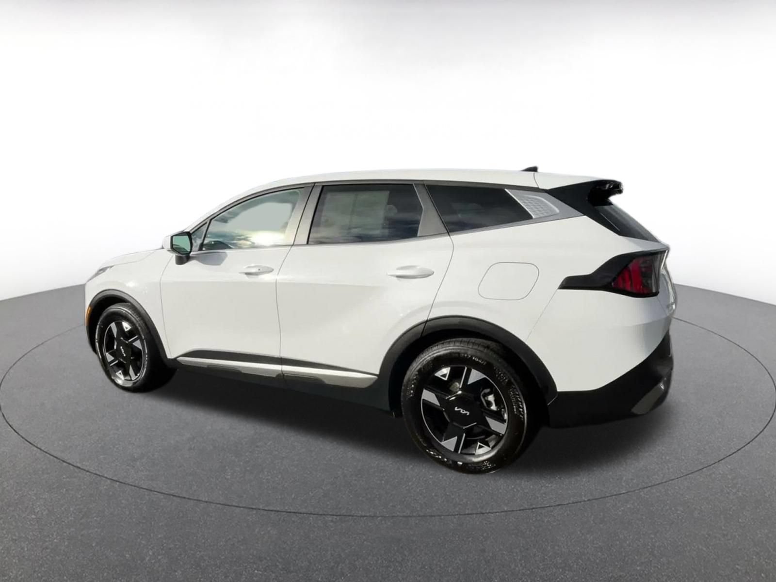 Used 2026 Kia Sportage LX FWD image 9