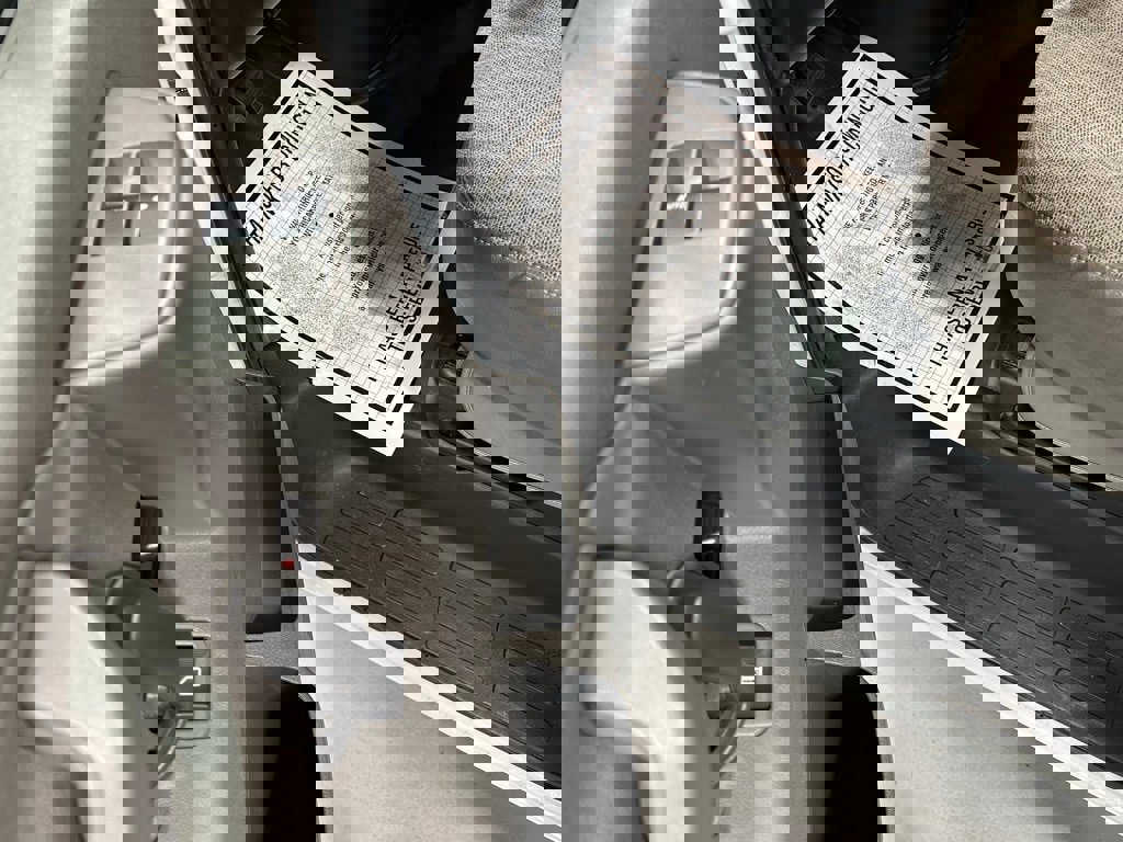 Used 2022 Chevrolet Express 3500 w/ Power Convenience Package image 9