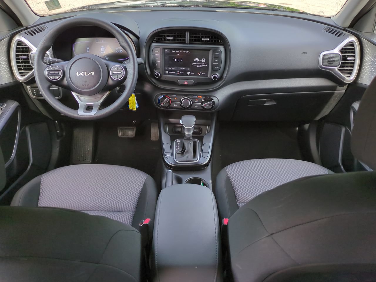 Certified 2025 Kia Soul LX w/ LX Technology Package FWD image 15
