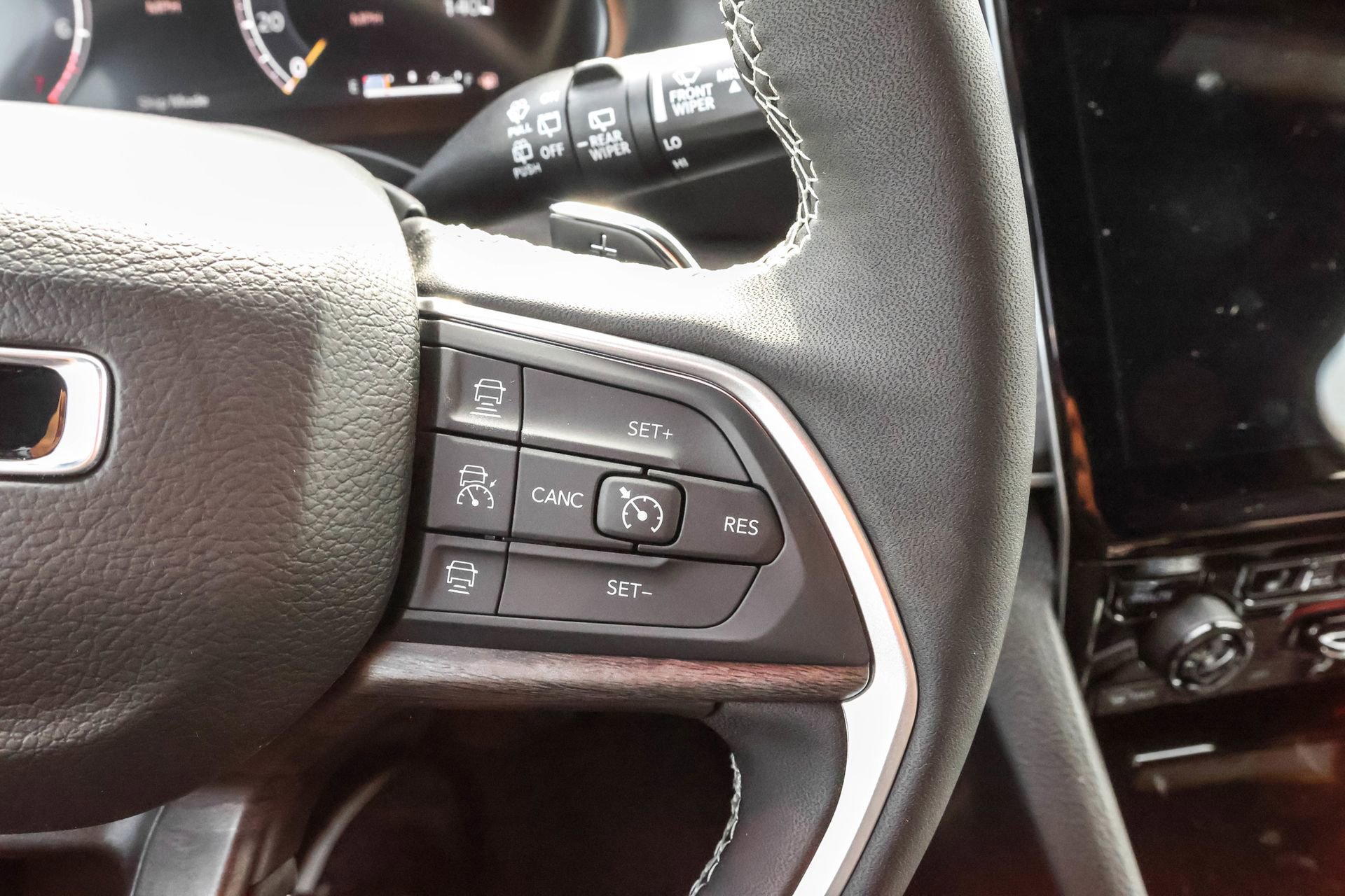 New 2025 Jeep Grand Cherokee Limited w/ Luxury Tech Group II image 26