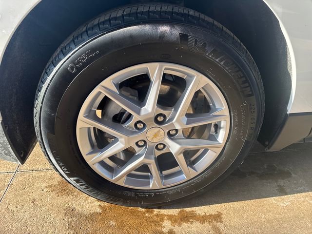 Used 2023 Chevrolet Equinox LT FWD image 11