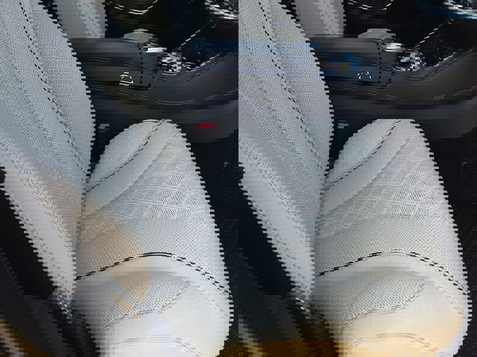 Used 2018 Mercedes-Benz S 560 Sedan image 21