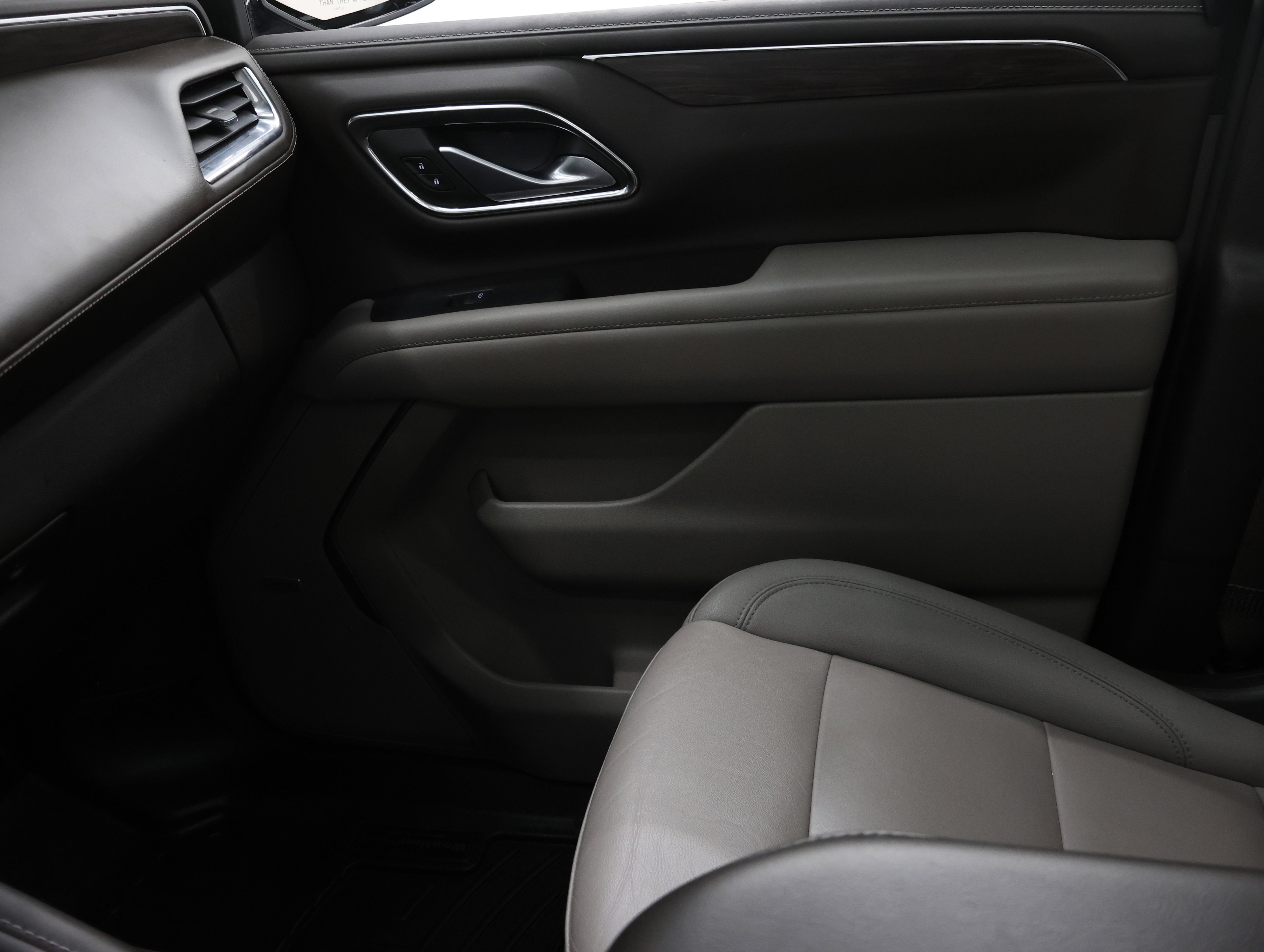 Used 2022 Chevrolet Tahoe Z71 w/ Z71 Off-Road Package image 15