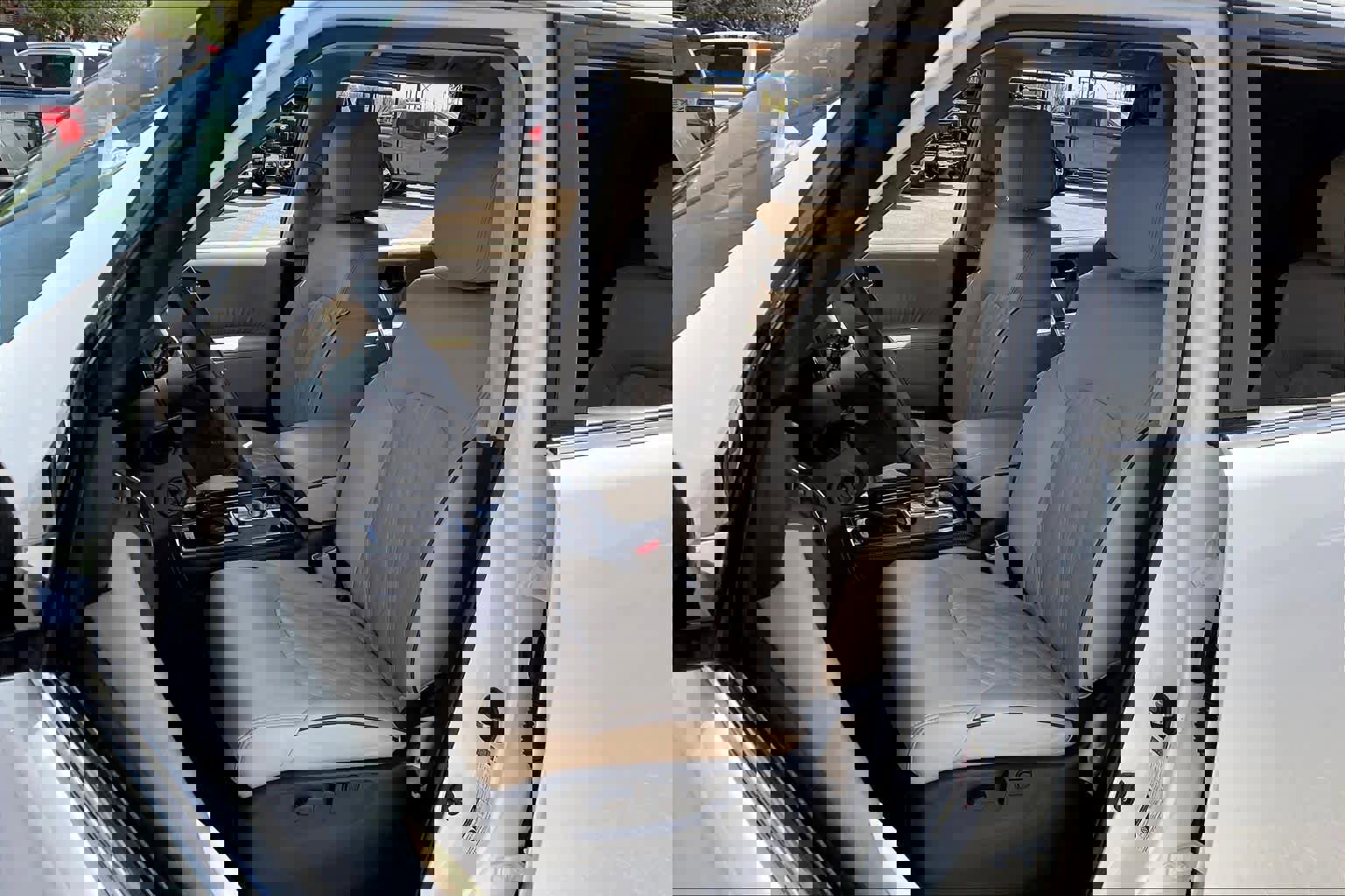 Used 2022 Nissan Armada Platinum w/ Captain's Chairs Package image 7