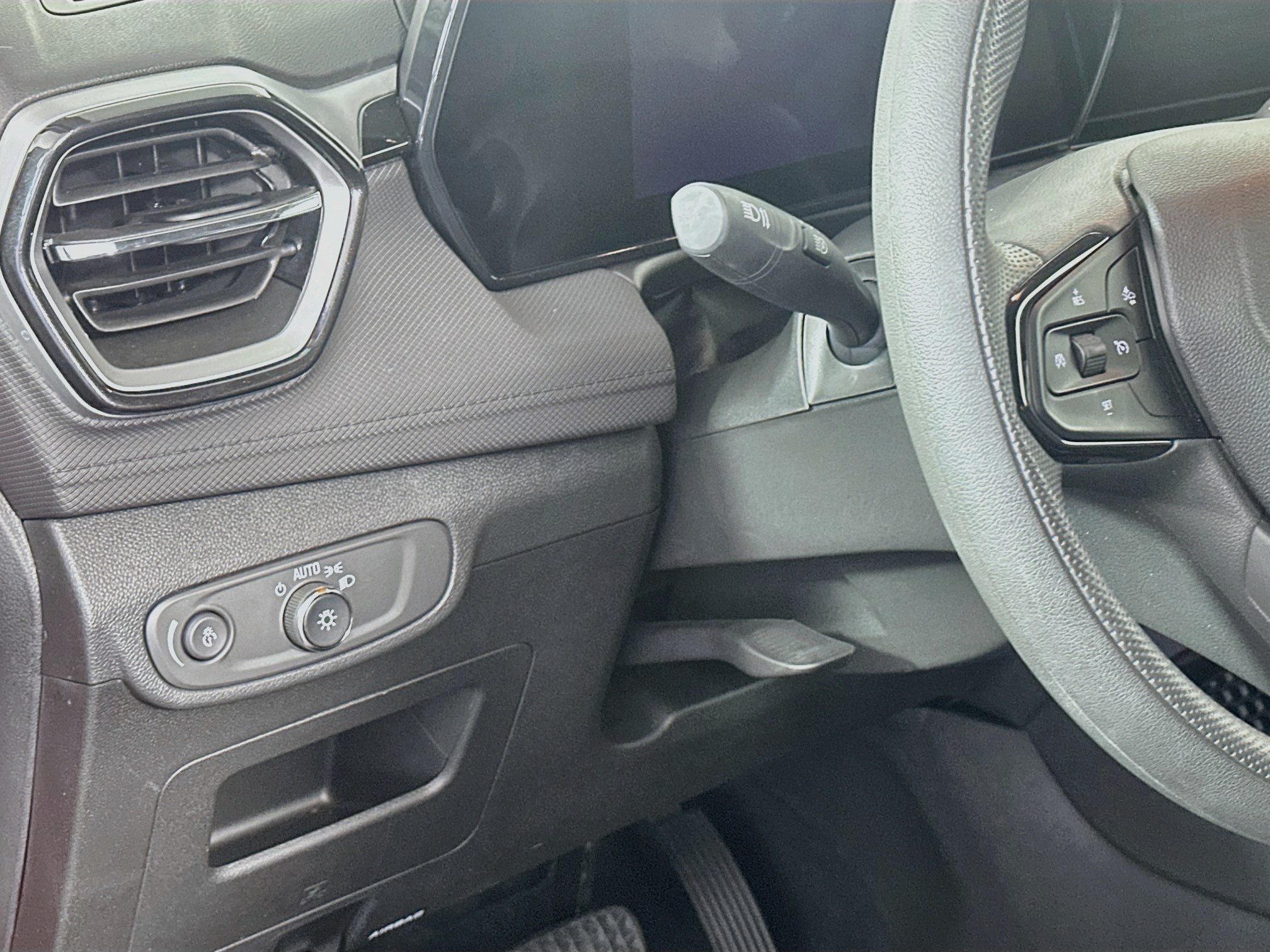 Used 2026 Chevrolet TrailBlazer LT FWD image 16