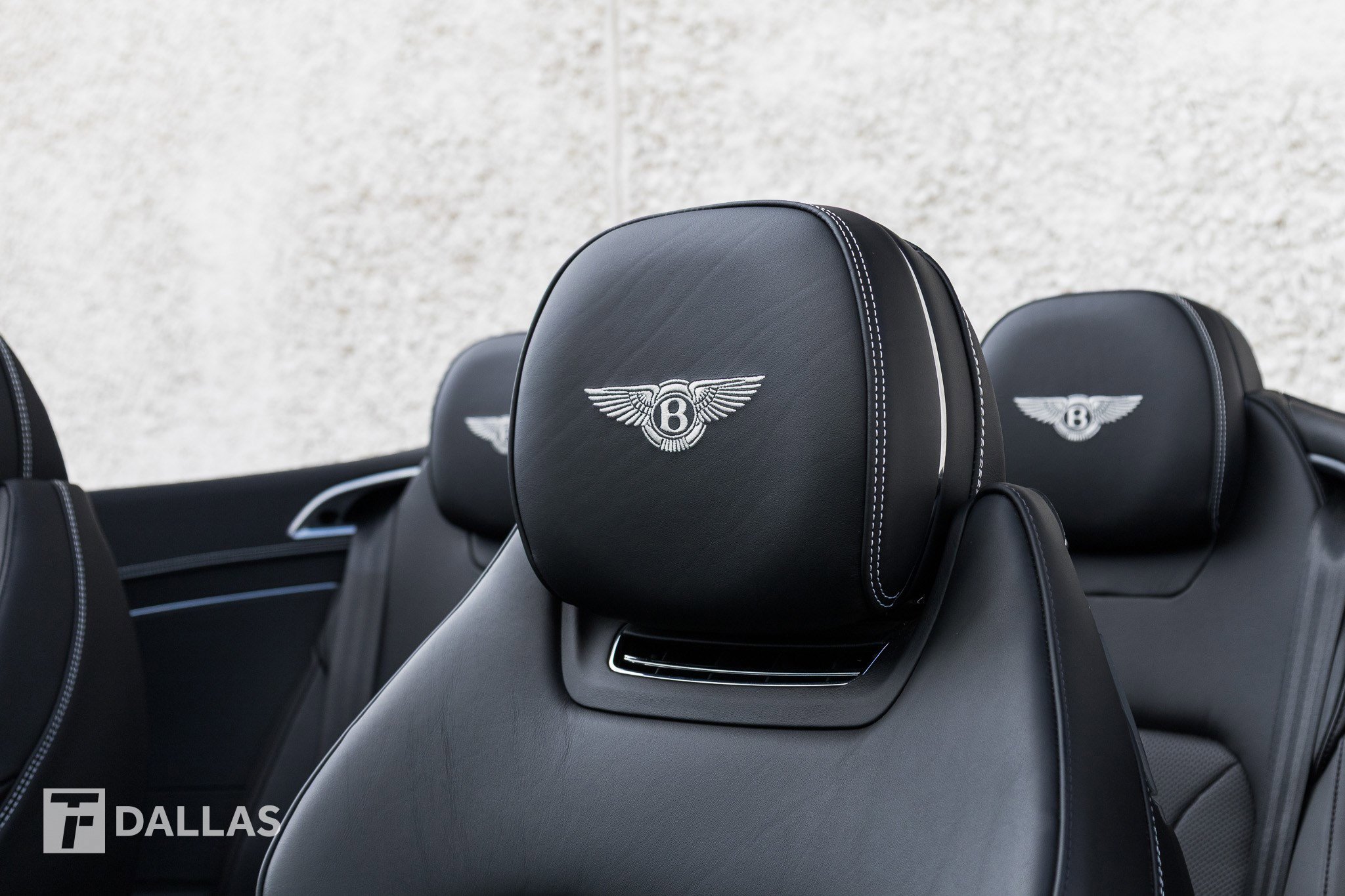 Used 2023 Bentley Continental GT V8 image 21