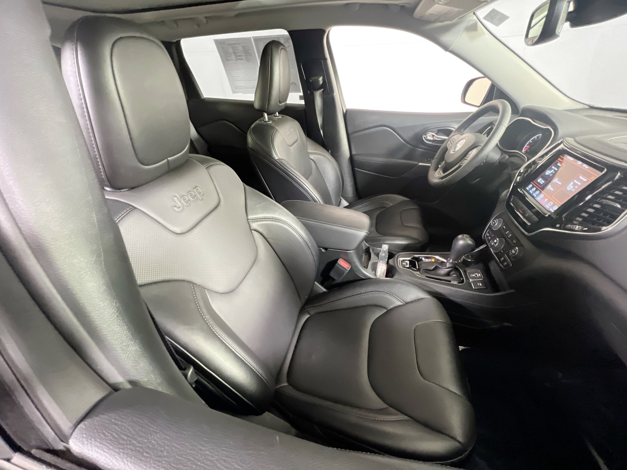 Used 2022 Jeep Cherokee Limited image 27