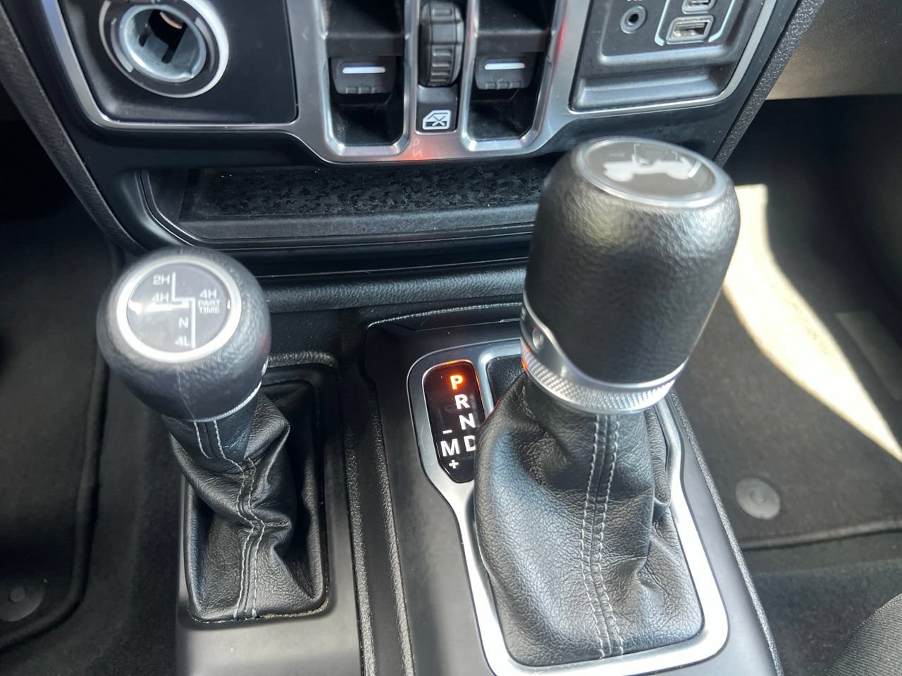 Used 2024 Jeep Wrangler Unlimited Sahara AWD/4WD image 34