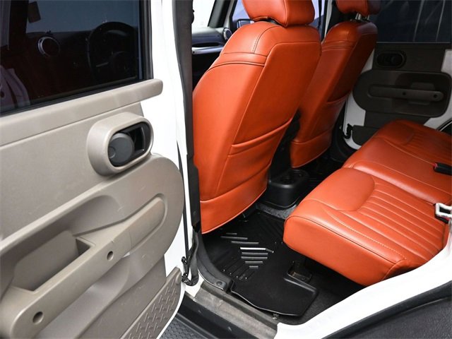 Used 2015 Jeep Wrangler Unlimited Rubicon image 16