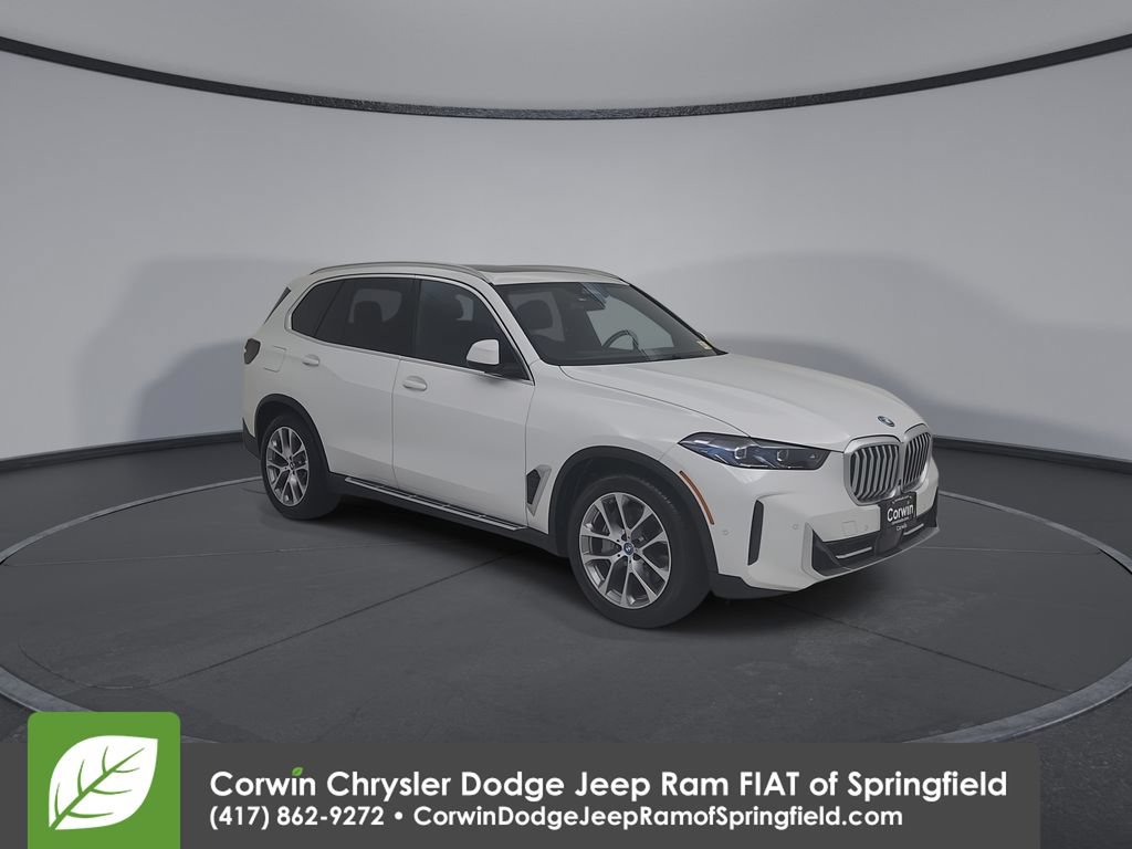 Used 2025 BMW X5 xDrive50e AWD/4WD image 3