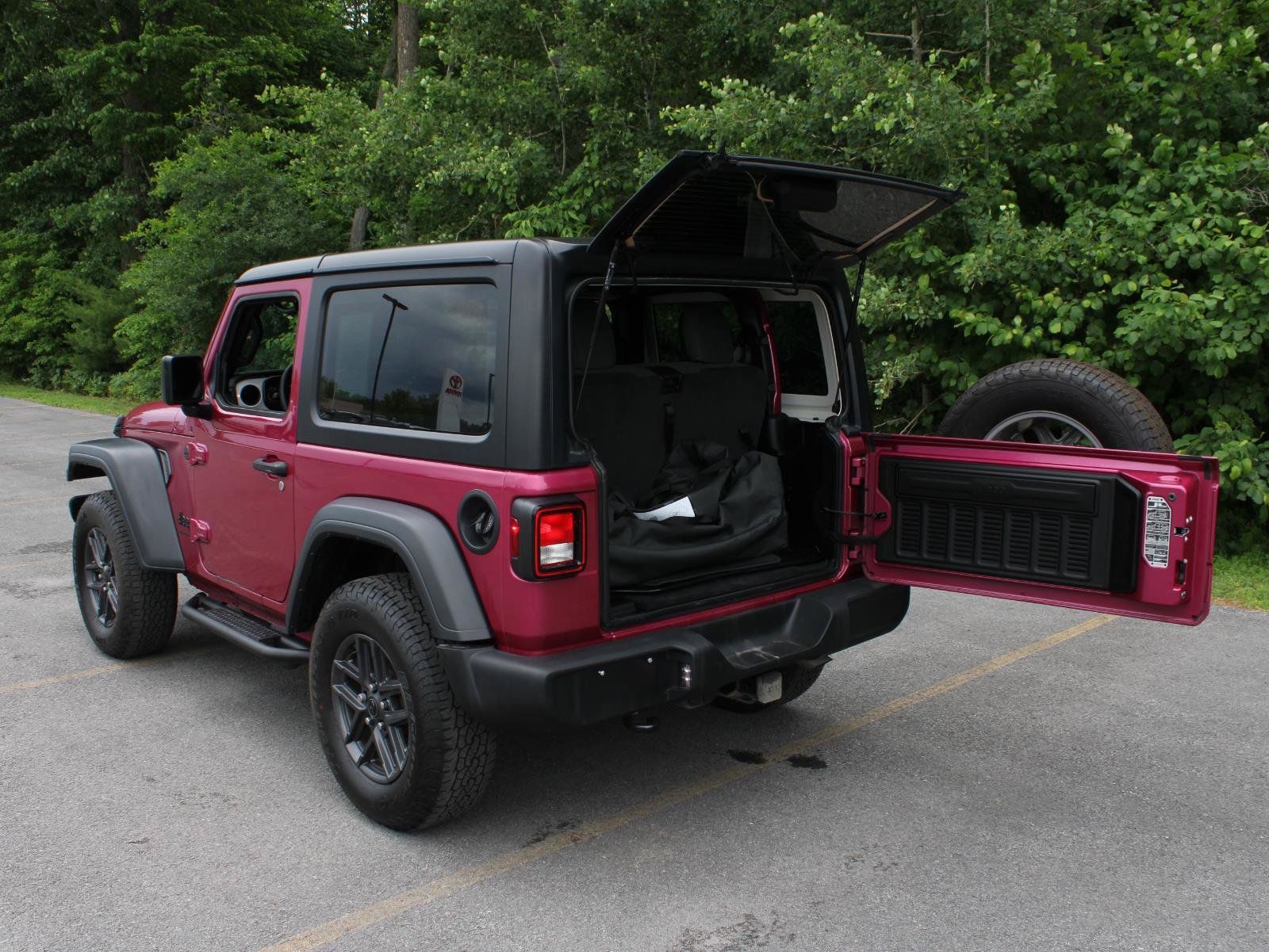 Used 2024 Jeep Wrangler Sport AWD/4WD image 7