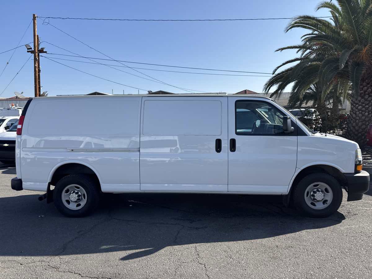 Used 2019 Chevrolet Express 3500 w/ Driver Convenience Package image 7