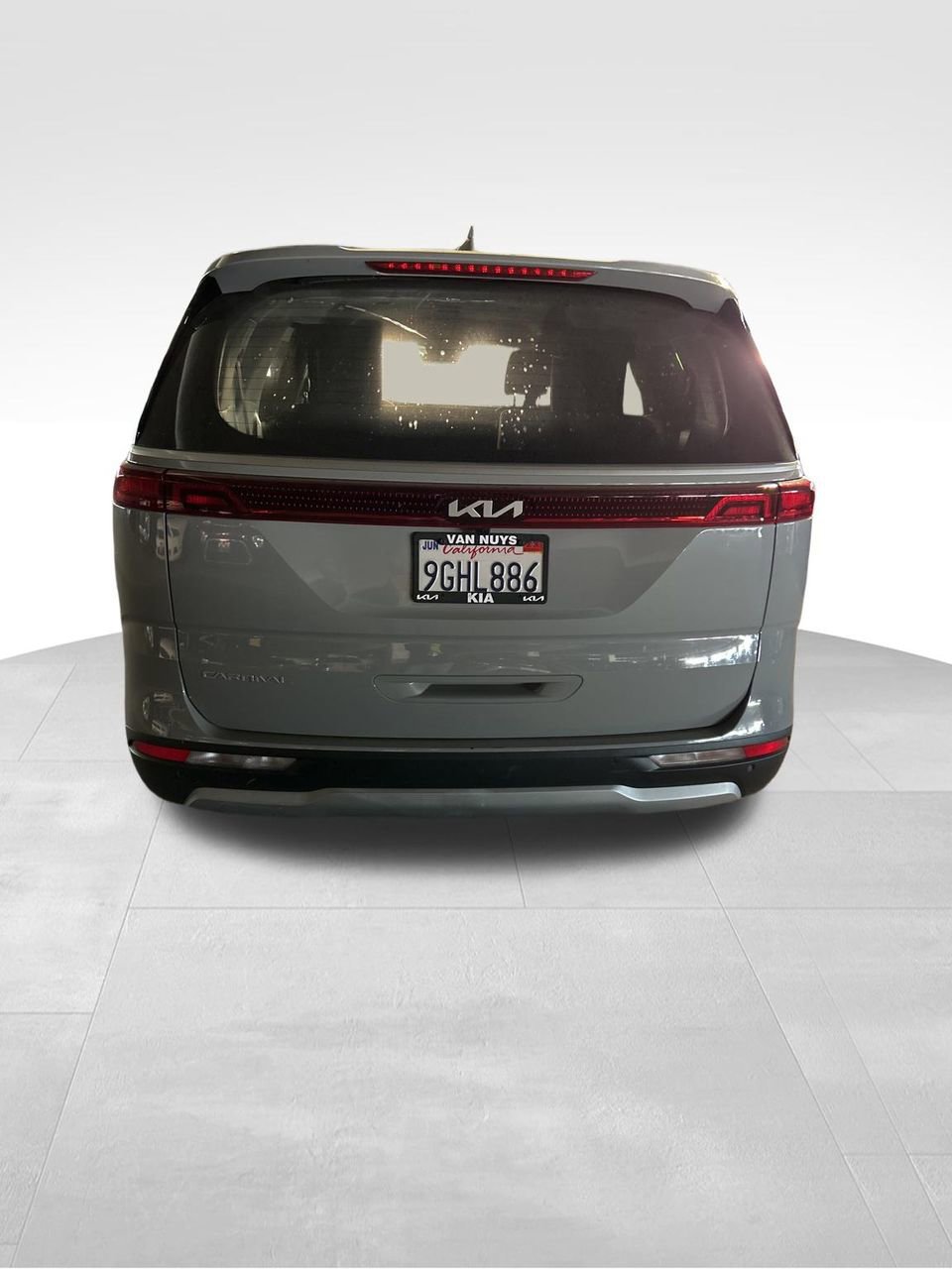 Used 2024 Kia Carnival EX FWD image 4
