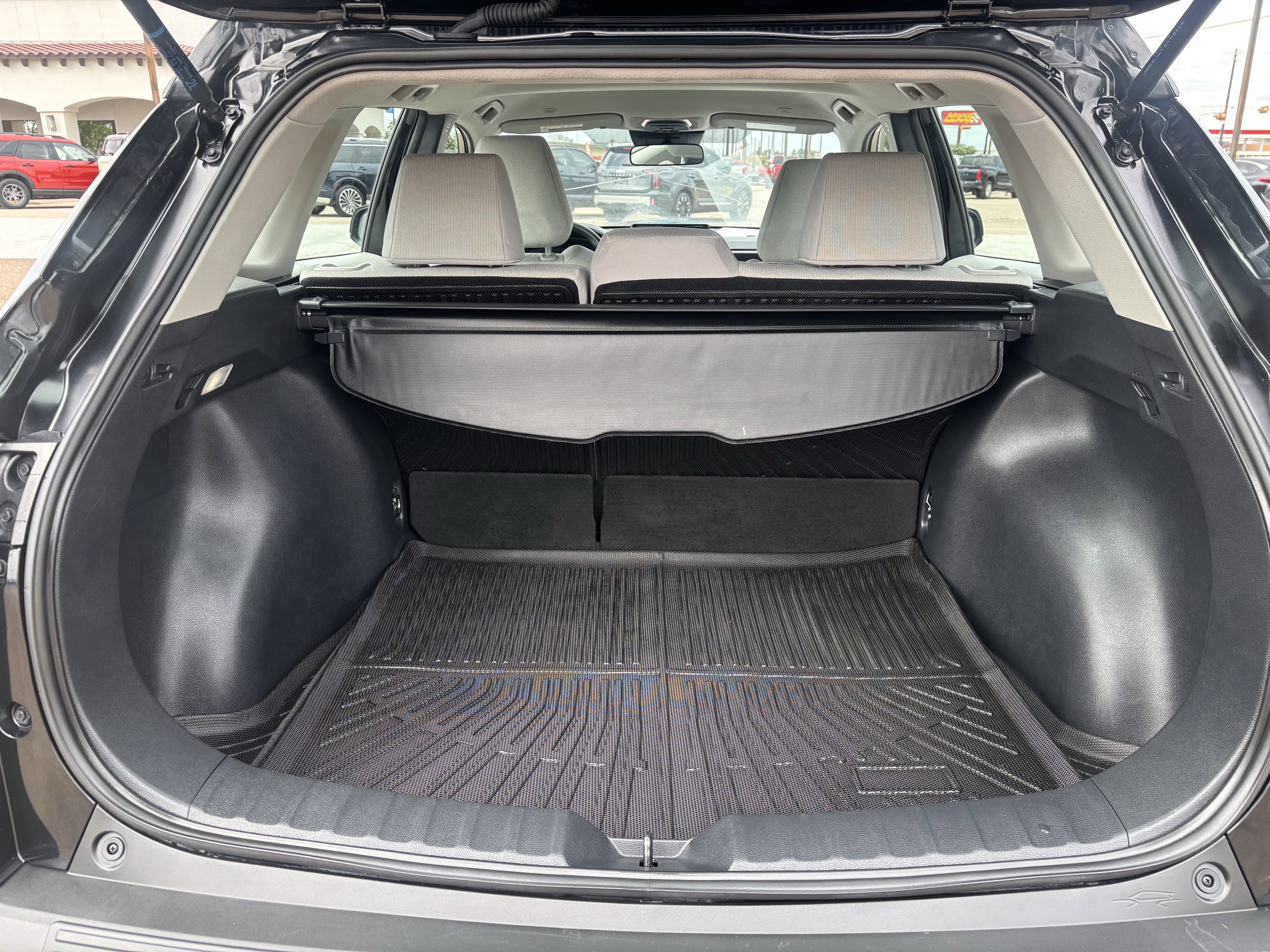 Used 2025 Toyota Corolla Cross L FWD image 23