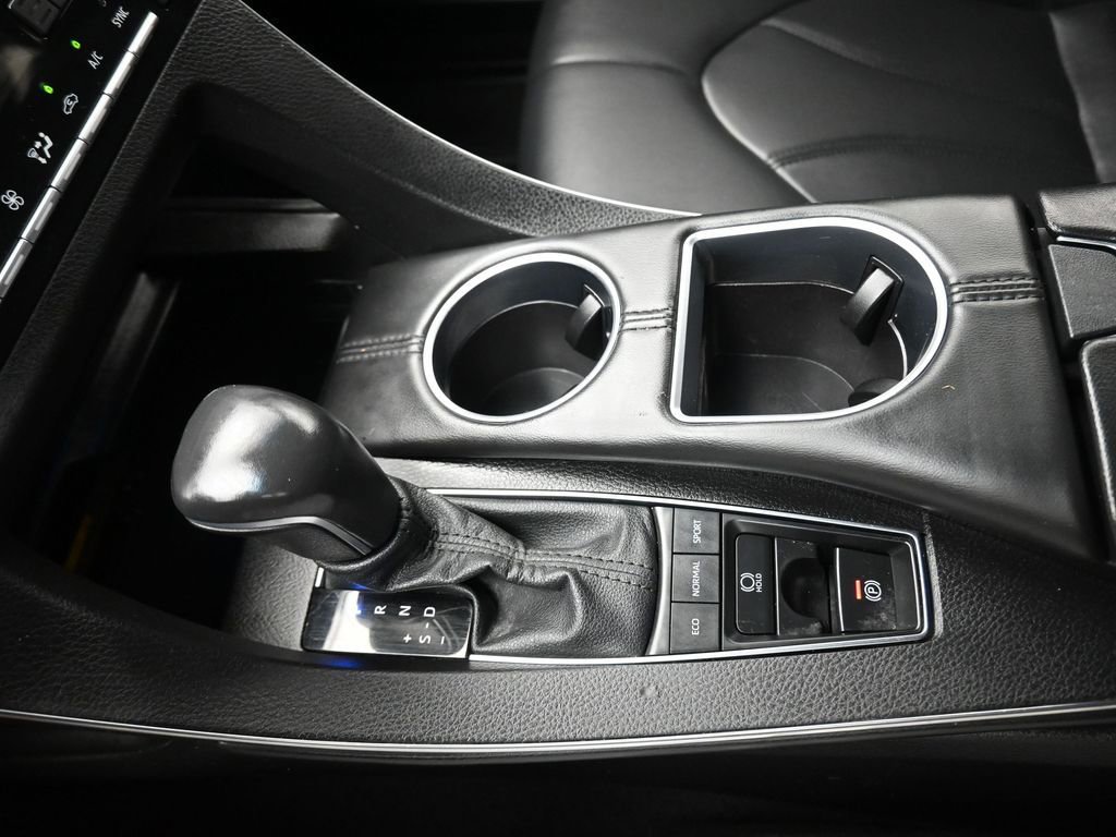 Used 2022 Toyota Avalon XLE w/ Moonroof Package image 23
