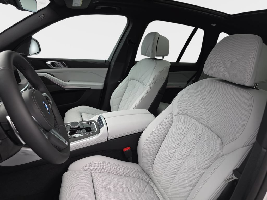 New 2026 BMW X5 xDrive50e w/ M Sport Package AWD/4WD image 15