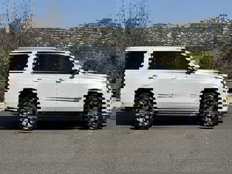 Used 2017 Cadillac Escalade Luxury image 7