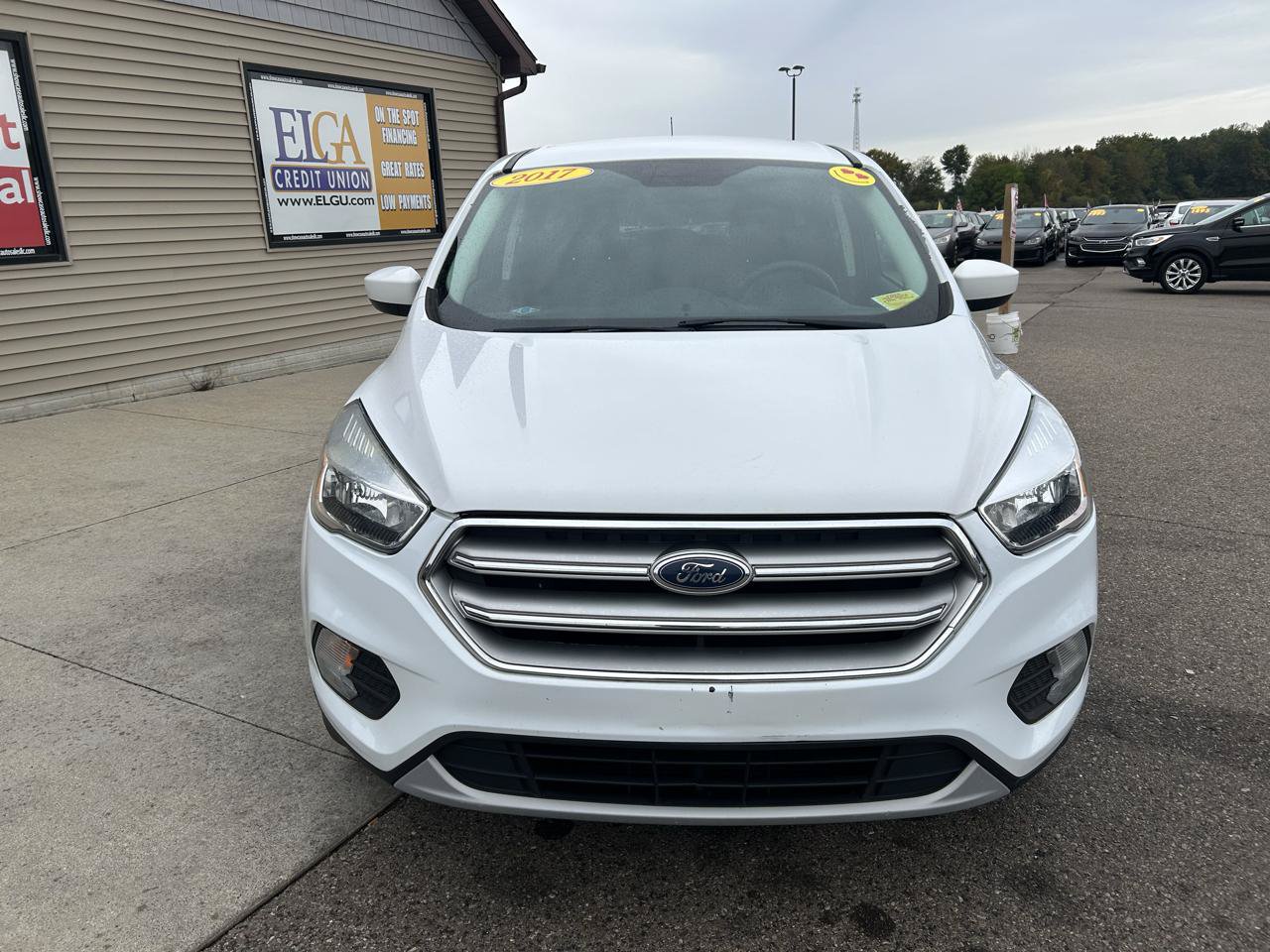 Used 2017 Ford Escape SE FWD image 2