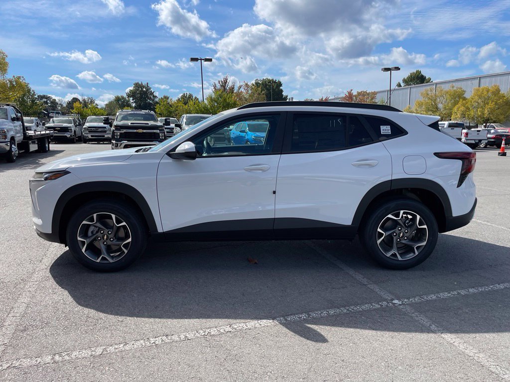 New 2026 Chevrolet Trax LT w/ LT Convenience Package FWD image 4