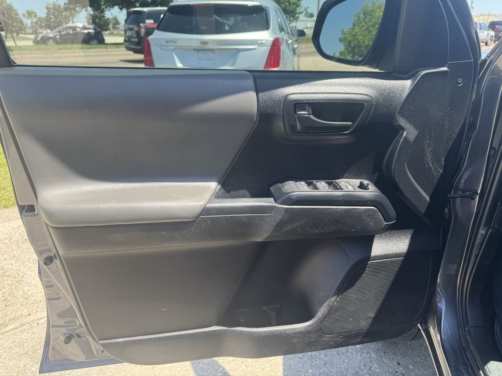 Used 2022 Toyota Tacoma SR5 image 8