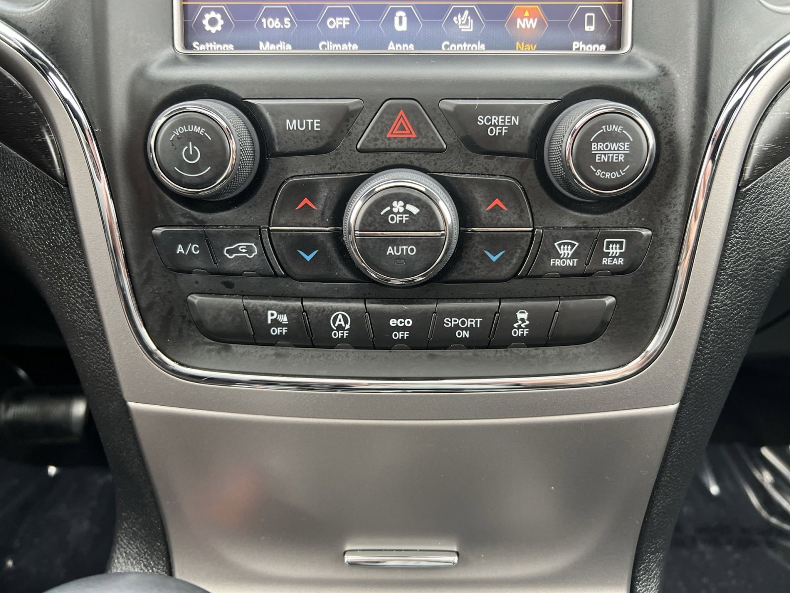 Used 2018 Jeep Grand Cherokee Altitude AWD/4WD image 21
