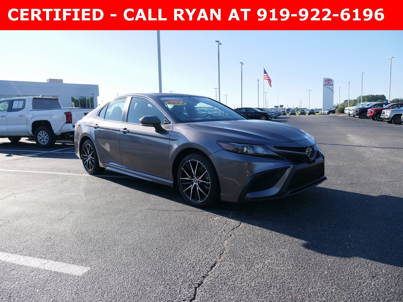Used 2023 Toyota Camry SE image 2