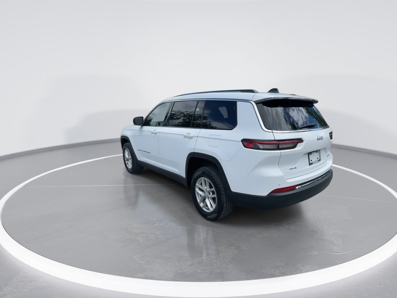 Used 2023 Jeep Grand Cherokee L Laredo AWD/4WD image 6