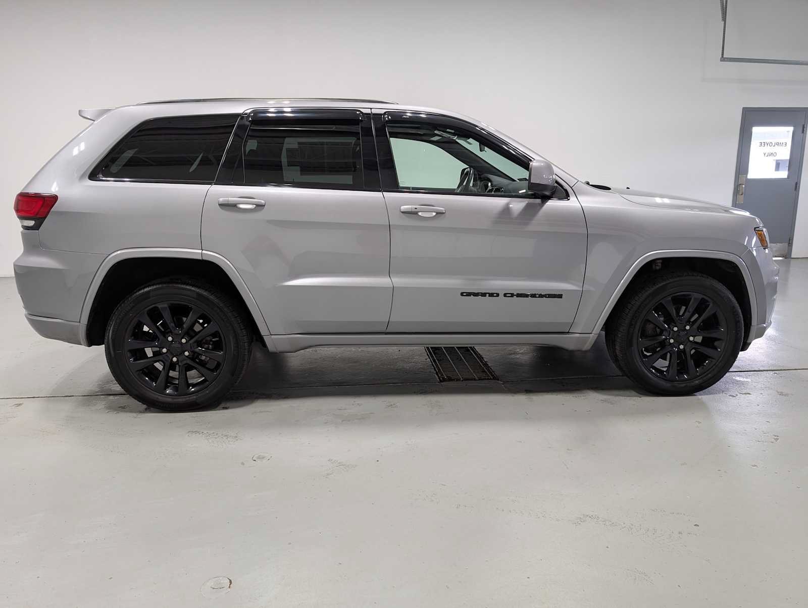 Used 2021 Jeep Grand Cherokee Laredo X AWD/4WD image 7