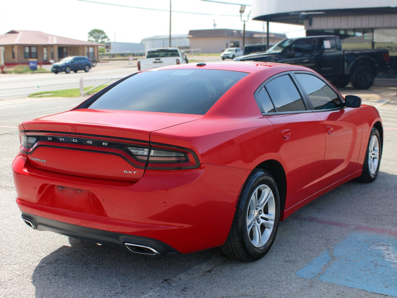 Used 2018 Dodge Charger SXT RWD image 3
