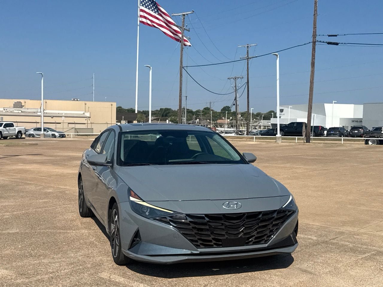 Used 2022 Hyundai Elantra SEL w/ Convenience + Premium Package FWD image 3