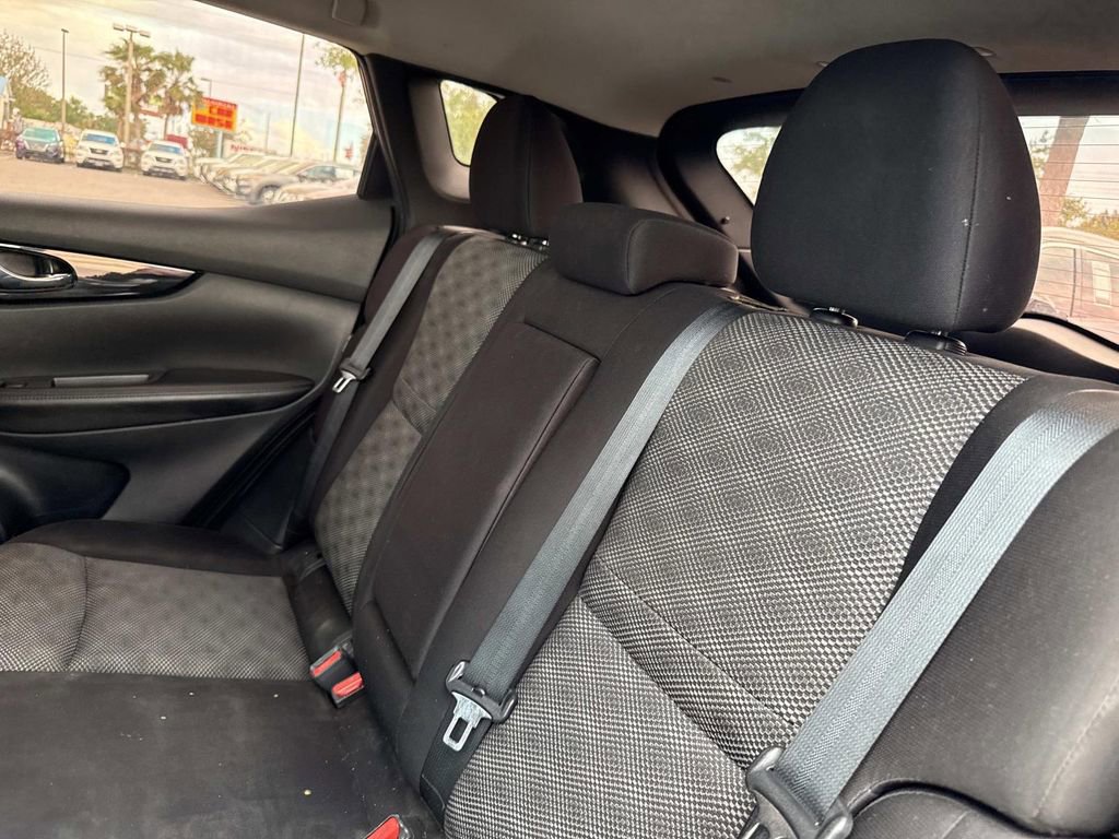 Certified 2022 Nissan Rogue Sport SV image 14