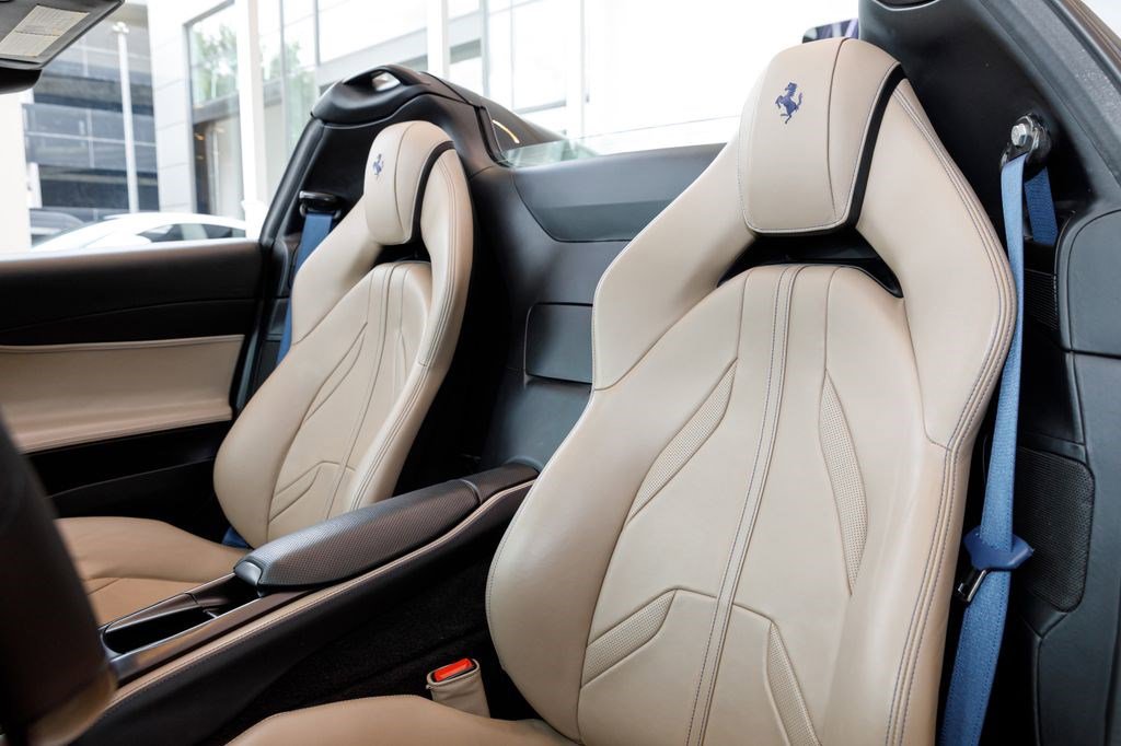 Used 2022 Ferrari 812 GTS RWD image 31