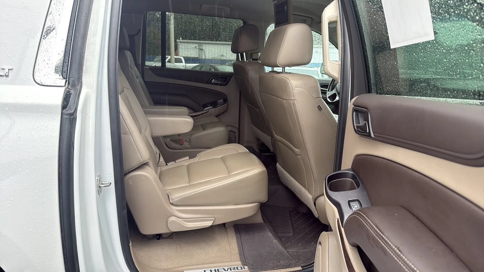 Used 2019 Chevrolet Suburban LT w/ Luxury Package AWD/4WD image 10